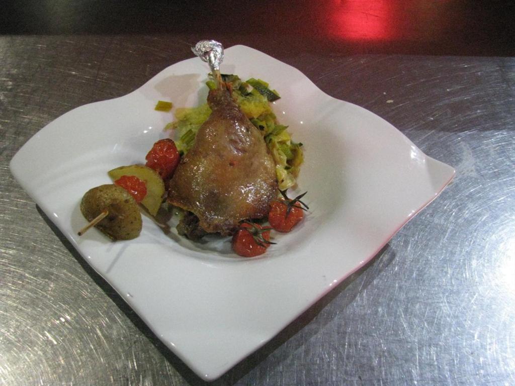 Domaine Saint Victor Hotel La Tour-d'Aigues Luaran gambar